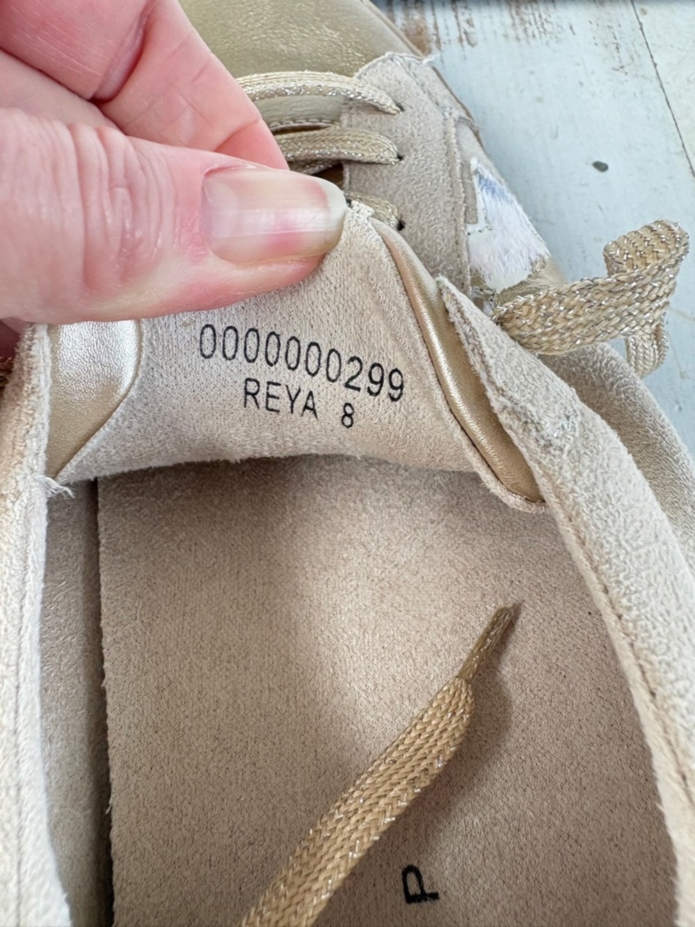 SHU SHOP Reya sneaker gold tone distressed star cowhide sz 8 NWOB - Picture 9 of 15